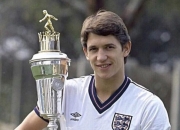 足坛历史上有哪些老当益壮的球员，年纪大了还能有出色的表现？的简单介绍