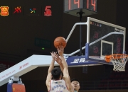 江苏男篮总结比赛：球队展现出良好的成长势头与团队凝聚力的简单介绍