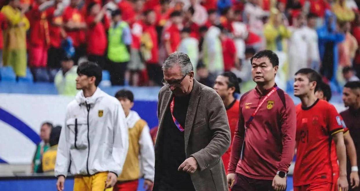 国足选帅僵局：神秘人选浮出水面，真能救场？的简单介绍